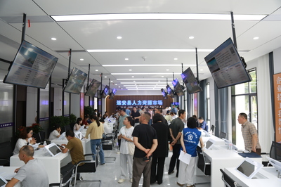 县人社局 数智赋能，打造家门口就业新生态